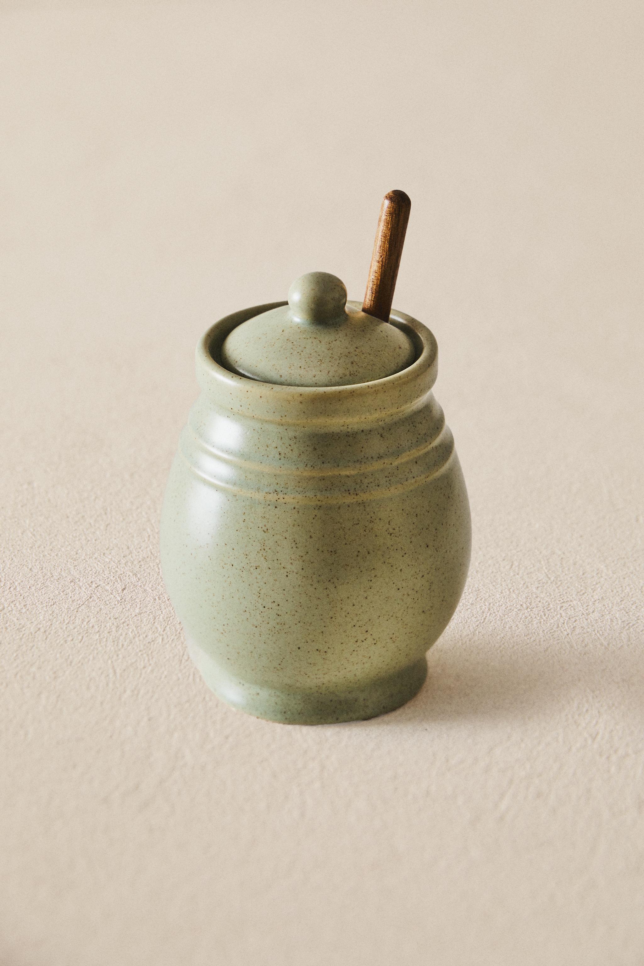 STONEWARE HONEY JAR WITH SPOON